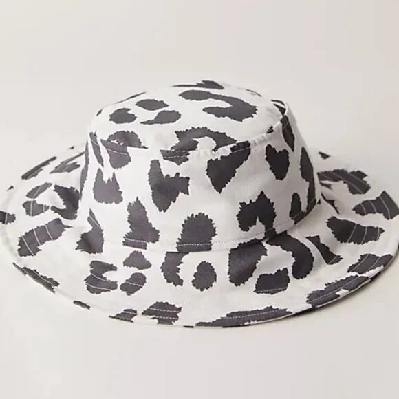 NWT Free People x WeekNDR Leopard Bucket Hat in B&W - Picture 1 of 4